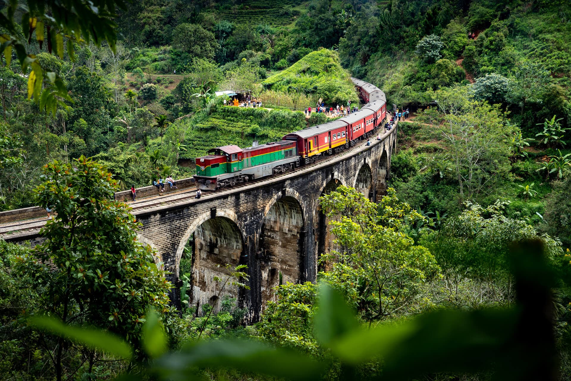 A blue train on the Nine Arch Bridge at Ella