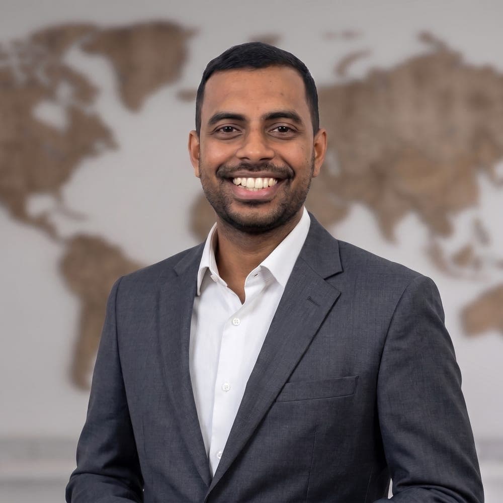 Yohan Nipuna, Managing Director at Avem Travels