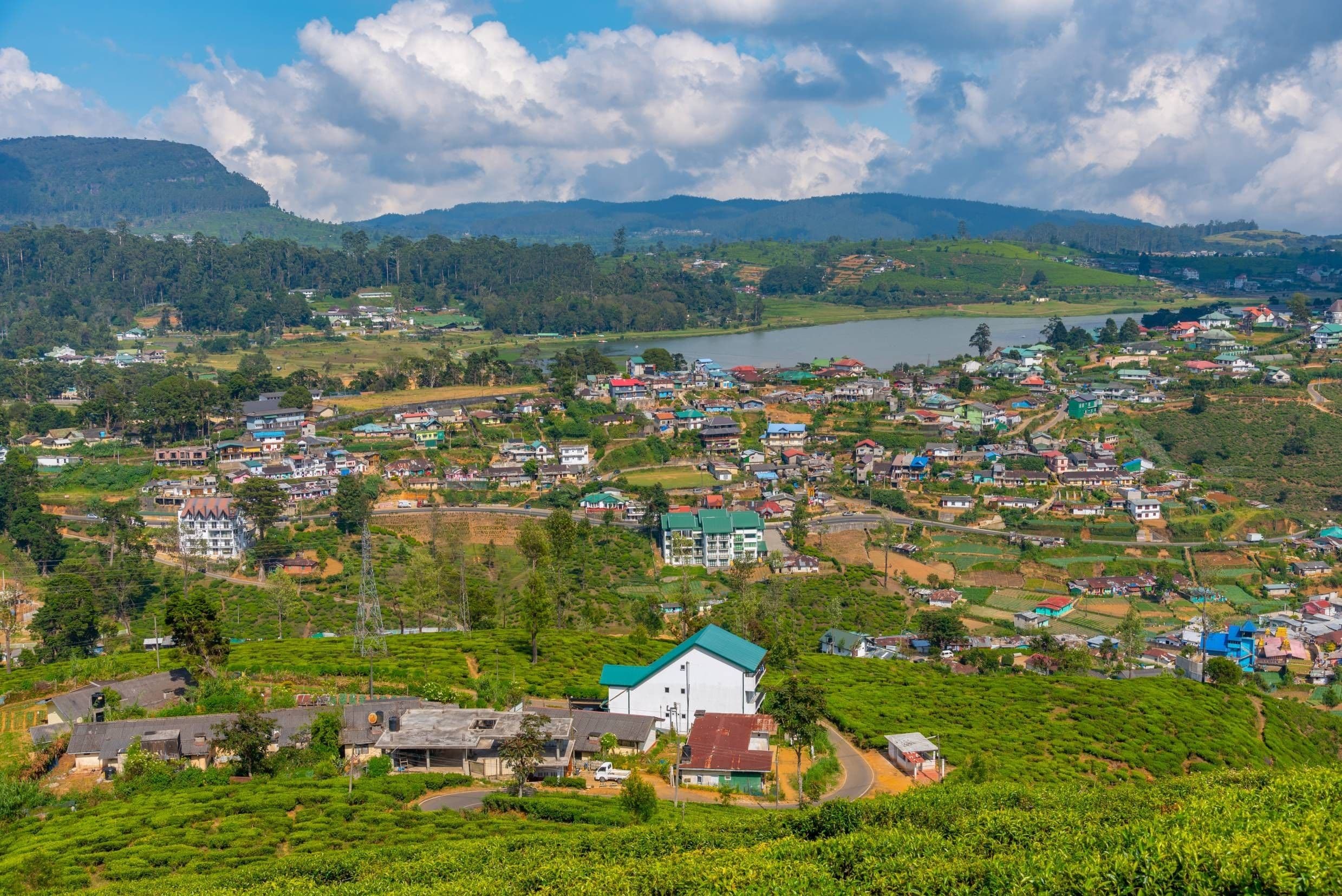 The highlands with Nuwara Eliya marked