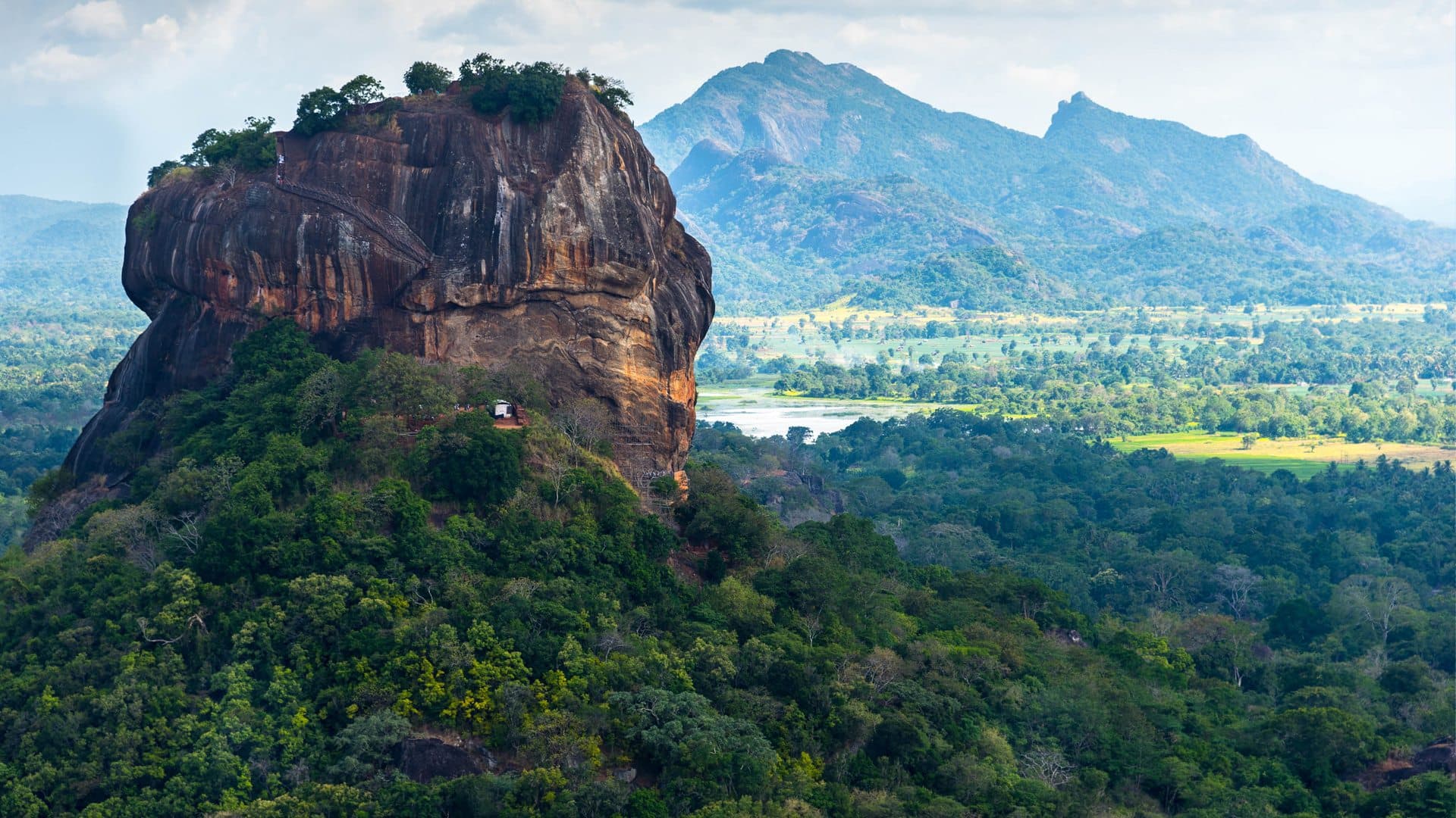 The dry zone with Sigiriya marked