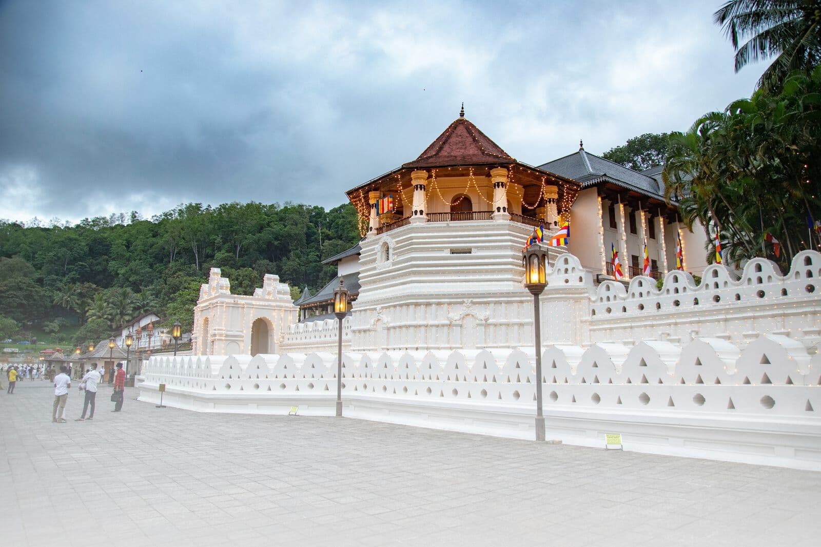 The Temple of the Tooth at dusk